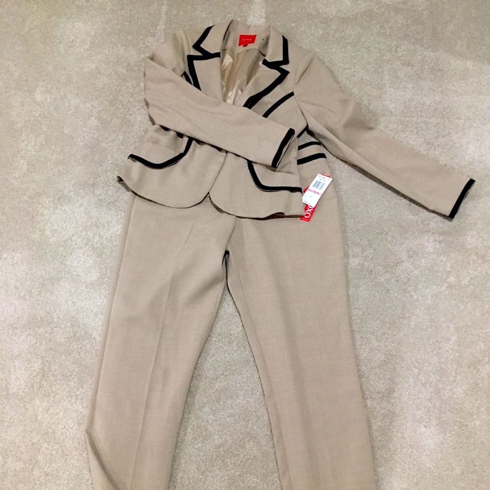 XOXO two piece suit with black trim 13/14